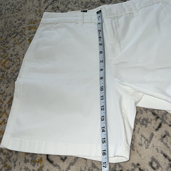Size 8 Anne Klein Jeans White Chino Shorts - Picture 5 of 7